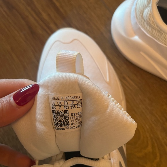 Adidas’s running shoes. Brand new. Worn once. - Picture 5 of 6